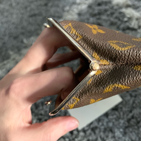 Kisslock Pouch - Picture 3 of 8